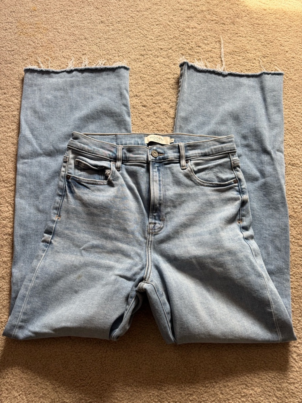 Light Blue Straight-Leg Women’s Jeans with Raw Hem